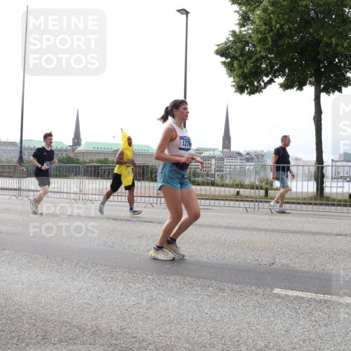 29.06.2025 - hella hamburg halbmarathon Lena Gebhardt http://msf.ph/oto/8314587 29.06.2025 10:37:24 Lombardsbrücke 82, 5940, 5148, 1276, 1022, 1276, 1337, 1339, 1488, 1490, 1597, 1819, 2016, 2031, 2072, 2104, 2199, 2272, 2480, 2486, 2640, 3127, 3165, 3633, 3714, 4097, 4347, 4733, 5146, 5171, 5186, 5224, 5538, 5560, 5640, 5786, 5790, 5875, 5940, 6172, 6243, 6584, 6804, 6821, 6955, 7085, 7124, 7202, 7235, 7544, 7707, 7777, 7823, 8007, 8257, 8258, 8315, 8758, 8811, 8843, 9054, 9055, 9524, 10506, 12123, 12254, 12472, 12824, 16680, 17798 meine-sportfotos.de