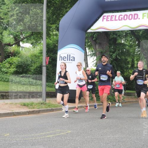 29.06.2025 - hella hamburg halbmarathon KatJ http://msf.ph/oto/8314593 29.06.2025 10:45:13 Zwischen KM18-KM19 4319, 4379, 6531 meine-sportfotos.de