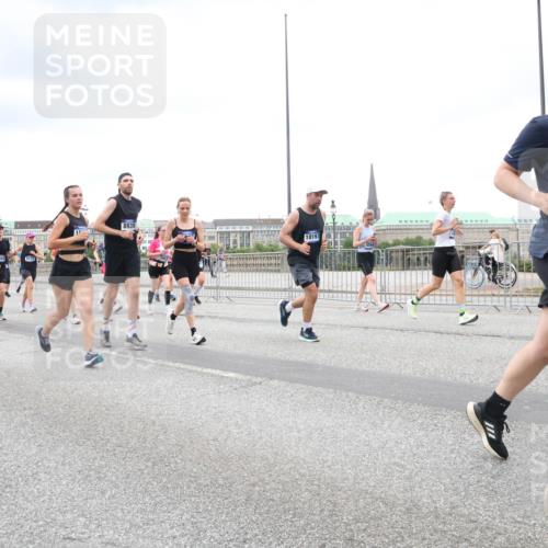 29.06.2025 - hella hamburg halbmarathon Lena Gebhardt http://msf.ph/oto/8314657 29.06.2025 10:56:44 Lombardsbrücke 8939, 18197, 2, 1047, 1113, 1207, 2143, 2307, 2887, 2915, 2932, 2991, 3348, 3387, 3418, 3438, 3485, 3516, 3517, 3520, 3614, 3675, 3676, 3953, 3987, 4083, 4094, 4118, 4568, 4569, 4773, 5237, 5438, 5589, 5693, 5757, 5911, 5944, 6284, 6348, 6349, 6690, 7090, 7307, 7381, 7416, 7417, 7711, 7964, 8108, 8150, 8197, 8517, 8606, 8766, 8939, 8943, 9172, 9210, 9383, 9910, 9948, 9953, 10555, 10569, 10571 meine-sportfotos.de
