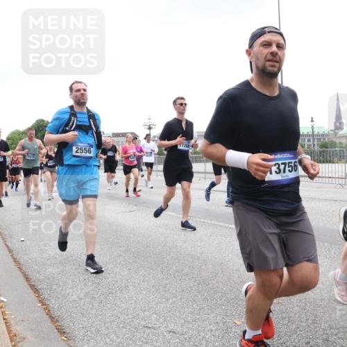 29.06.2025 - hella hamburg halbmarathon Lena Gebhardt http://msf.ph/oto/8314660 29.06.2025 10:47:06 Lombardsbrücke 2556, 7412, 11618, 7073, 953, 7288, 3756, 13757, 1073, 1185, 1286, 1363, 1371, 1375, 1463, 1523, 1593, 1607, 1704, 1720, 1961, 1999, 2162, 2211, 2320, 2327, 2537, 2555, 2556, 2665, 2981, 3277, 3406, 3407, 3734, 3823, 4184, 4202, 4239, 4296, 4325, 4342, 4483, 4806, 4895, 5111, 5114, 5700, 5796, 5953, 6485, 6496, 6740, 6879, 6995, 7073, 7412, 7430, 7431, 7630, 7631, 7827, 8105, 8131, 8477, 8486, 8553, 8684, 8706, 8915, 8953, 8967, 9018, 16987 meine-sportfotos.de