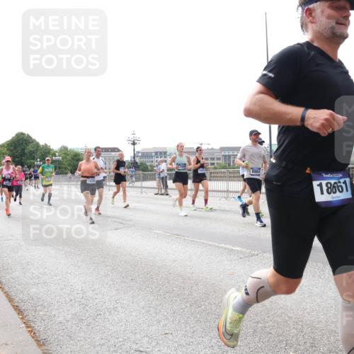 29.06.2025 - hella hamburg halbmarathon Lena Gebhardt http://msf.ph/oto/8314686 29.06.2025 10:22:15 Lombardsbrücke 13255, 8954, 18661, 1003, 1158, 1187, 1191, 1250, 1294, 1419, 1598, 1958, 1963, 2009, 2022, 2063, 2172, 2315, 2351, 2353, 2514, 2529, 2744, 3050, 3108, 3172, 3430, 3457, 3458, 3511, 3606, 3768, 3910, 3946, 3995, 4046, 4113, 4114, 4131, 4289, 4366, 4556, 4559, 4829, 4969, 4970, 5079, 5641, 5838, 6030, 6048, 6049, 6303, 6307, 6347, 6676, 6805, 6820, 6826, 6881, 6977, 7075, 7097, 7162, 7672, 7794, 8431, 8511, 8855, 8860, 8884, 8954, 8959, 9002, 9062 meine-sportfotos.de