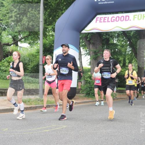 29.06.2025 - hella hamburg halbmarathon KatJ http://msf.ph/oto/8314702 29.06.2025 10:45:13 Zwischen KM18-KM19 4319, 4379, 6531 meine-sportfotos.de