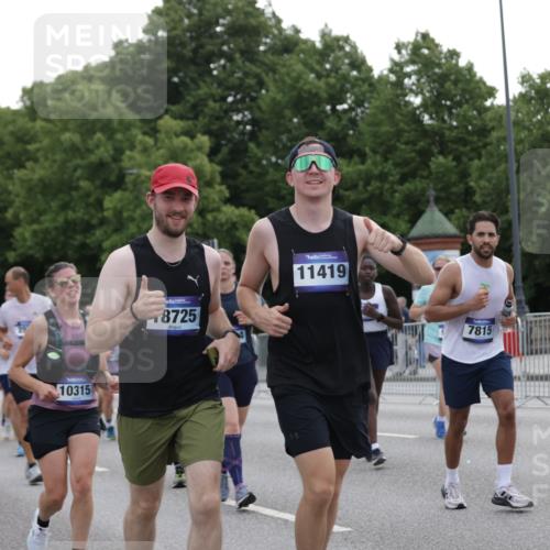29.06.2025 - hella hamburg halbmarathon Jannik Wohlers http://msf.ph/oto/8314704 29.06.2025 10:38:45 Lombardsbrücke 1760, 2092, 2524, 2534, 2571, 2574, 2843, 2893, 2998, 3727, 3745, 4410, 4523, 4659, 4882, 6062, 6112, 6611, 7341, 7506, 7589, 7815, 8243, 8457, 8783, 9420, 9446, 9974, 9977, 10001, 10072, 10315, 10516, 10696, 11201, 11313, 11533, 12090, 12092, 12391, 12410, 12745, 13060, 13922, 14856, 14871, 14956, 15112, 15262, 15765, 16335, 16382, 16388, 16841, 16869, 16883, 16884, 17313, 17368, 17536 meine-sportfotos.de
