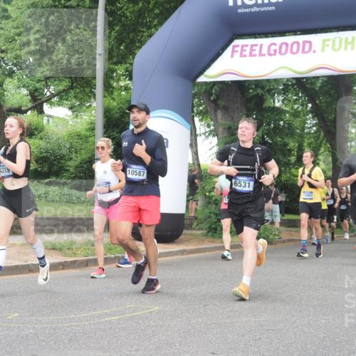 29.06.2025 - hella hamburg halbmarathon KatJ http://msf.ph/oto/8314728 29.06.2025 10:45:13 Zwischen KM18-KM19 4319, 4379, 6531 meine-sportfotos.de