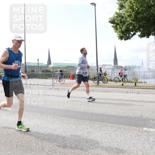 29.06.2025 - hella hamburg halbmarathon Lena Gebhardt http://msf.ph/oto/8314735 29.06.2025 10:12:30 Lombardsbrücke 2963, 52, 6822, 1062, 1249, 1610, 1785, 1790, 1850, 1851, 1939, 2531, 2661, 2891, 2963, 2964, 3182, 3248, 3262, 3746, 4453, 4499, 4554, 5150, 5166, 5176, 5597, 5598, 6822, 6871, 6966, 7014, 7474, 7907, 8917, 8971, 9253, 9254, 9405, 9705, 10581, 10685, 11025, 11509, 11525, 11581, 12456, 13171, 13566, 13816, 14060, 14196, 14313, 14540, 14863, 14868, 14869, 15012, 15137, 15369, 16379, 16473, 16826, 16911, 16976, 17994, 18178, 18429, 18493, 18655 meine-sportfotos.de