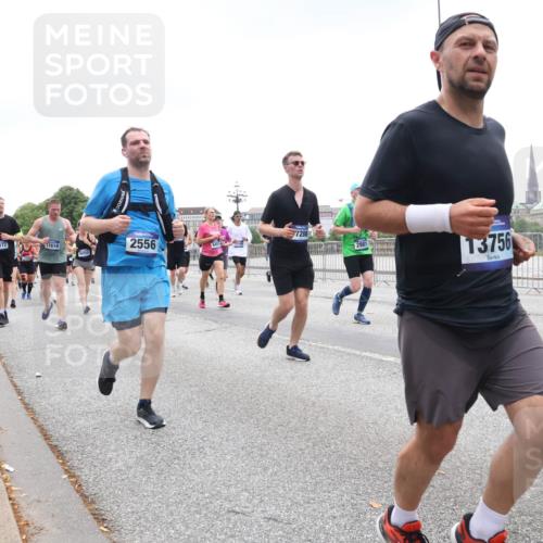 29.06.2025 - hella hamburg halbmarathon Lena Gebhardt http://msf.ph/oto/8314744 29.06.2025 10:47:06 Lombardsbrücke 7412, 11618, 2556, 7288, 13756, 137, 1073, 1185, 1286, 1363, 1371, 1375, 1463, 1523, 1593, 1607, 1704, 1720, 1961, 1999, 2162, 2211, 2320, 2327, 2537, 2555, 2556, 2665, 2981, 3277, 3406, 3407, 3734, 3823, 4184, 4202, 4239, 4296, 4325, 4342, 4483, 4806, 4895, 5111, 5114, 5700, 5796, 5953, 6485, 6496, 6740, 6879, 6995, 7073, 7412, 7430, 7431, 7630, 7631, 7827, 8105, 8131, 8477, 8486, 8553, 8684, 8706, 8915, 8953, 8967, 9018, 16987 meine-sportfotos.de