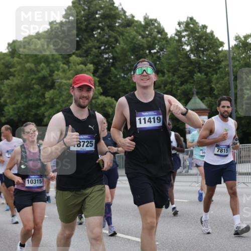 29.06.2025 - hella hamburg halbmarathon Jannik Wohlers http://msf.ph/oto/8314750 29.06.2025 10:38:45 Lombardsbrücke 1760, 2092, 2524, 2534, 2571, 2574, 2843, 2893, 2998, 3727, 3745, 4410, 4523, 4659, 4882, 6062, 6112, 6611, 7341, 7506, 7589, 7815, 8243, 8457, 8783, 9420, 9446, 9974, 9977, 10001, 10072, 10315, 10516, 10696, 11201, 11313, 11533, 12090, 12092, 12391, 12410, 12745, 13060, 13922, 14856, 14871, 14956, 15112, 15262, 15765, 16335, 16382, 16388, 16841, 16869, 16883, 16884, 17313, 17368, 17536 meine-sportfotos.de