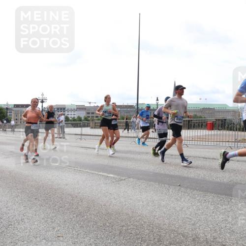 29.06.2025 - hella hamburg halbmarathon Lena Gebhardt http://msf.ph/oto/8314800 29.06.2025 10:22:16 Lombardsbrücke 13255, 17550, 1769, 8954, 1003, 1158, 1187, 1191, 1250, 1294, 1419, 1598, 1958, 1963, 2009, 2022, 2063, 2172, 2315, 2351, 2353, 2514, 2744, 3050, 3108, 3172, 3430, 3457, 3458, 3511, 3606, 3768, 3910, 3946, 3995, 4046, 4113, 4114, 4131, 4289, 4366, 4556, 4559, 4829, 4969, 4970, 5079, 5641, 5838, 6030, 6048, 6049, 6303, 6307, 6347, 6676, 6820, 6826, 6881, 6977, 7075, 7097, 7162, 7672, 7794, 8431, 8511, 8855, 8860, 8884, 8954, 8959, 9002, 9062 meine-sportfotos.de