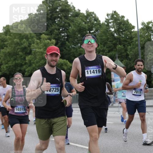 29.06.2025 - hella hamburg halbmarathon Jannik Wohlers http://msf.ph/oto/8314807 29.06.2025 10:38:45 Lombardsbrücke 1760, 2092, 2524, 2534, 2571, 2574, 2843, 2893, 2998, 3727, 3745, 4410, 4523, 4659, 4882, 6062, 6112, 6611, 7341, 7506, 7589, 7815, 8243, 8457, 8783, 9420, 9446, 9974, 9977, 10001, 10072, 10315, 10516, 10696, 11201, 11313, 11533, 12090, 12092, 12391, 12410, 12745, 13060, 13922, 14856, 14871, 14956, 15112, 15262, 15765, 16335, 16382, 16388, 16841, 16869, 16883, 16884, 17313, 17368, 17536 meine-sportfotos.de