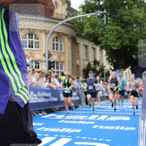 29.06.2025 - hella hamburg halbmarathon Strokosch-Dieckow http://msf.ph/oto/8314808 29.06.2025 10:57:39 Ziel 1239, 1715, 1719, 1972, 2236, 2606, 2652, 4502, 5391, 5457, 5458, 7833, 10133, 12440, 12774, 13523, 14571, 14737, 14951, 15217, 15220, 16418, 17201, 17455, 17769, 17814, 18388, 18508, 18727, 18985 meine-sportfotos.de