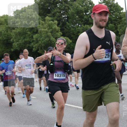 29.06.2025 - hella hamburg halbmarathon Jannik Wohlers http://msf.ph/oto/8314861 29.06.2025 10:38:46 Lombardsbrücke 1760, 1856, 2092, 2534, 2571, 2574, 2843, 2893, 2998, 3275, 3727, 3745, 4410, 4523, 4659, 4882, 6062, 6112, 6611, 7341, 7506, 7589, 7815, 8243, 8457, 9420, 9446, 9974, 9977, 10001, 10072, 10315, 10516, 10696, 11129, 11201, 11313, 11533, 12090, 12092, 12391, 12410, 12745, 13060, 13922, 14856, 14871, 14956, 15112, 15262, 15765, 16335, 16382, 16388, 16841, 16866, 16869, 16883, 16884, 17313, 17368, 17536 meine-sportfotos.de