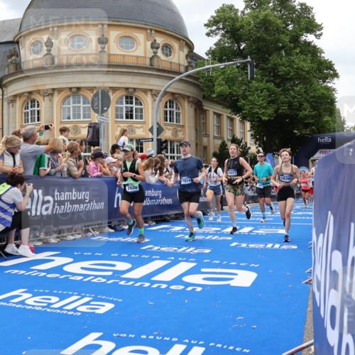 29.06.2025 - hella hamburg halbmarathon Strokosch-Dieckow http://msf.ph/oto/8314888 29.06.2025 10:57:40 Ziel 1239, 1715, 1719, 1972, 2034, 2606, 2652, 5391, 5457, 5458, 7833, 10133, 10599, 12440, 12774, 13523, 14571, 14737, 14951, 15217, 15220, 16418, 17201, 17455, 17769, 17814, 18388, 18508, 18727, 18985 meine-sportfotos.de