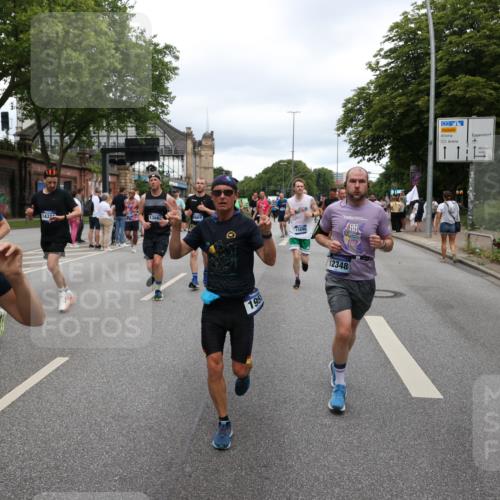 29.06.2025 - hella hamburg halbmarathon Yannick Fuchs http://msf.ph/oto/8314898 29.06.2025 10:50:44 20KM 1485, 1583, 1955, 2034, 2741, 3413, 3435, 3836, 4940, 5033, 5418, 5492, 6399, 6416, 6835, 7716, 8393, 8542, 8652, 8669, 8825, 9488, 9727, 9820, 9884, 9907, 9934, 10133, 10212, 11083, 11212, 11590, 11612, 12014, 12348, 12440, 12523, 12590, 12712, 13394, 13666, 13750, 13863, 14139, 14369, 14408, 14678, 15097, 15145, 15431, 15695, 15712, 15726, 16113, 16257, 16261, 16470, 16634, 17617, 17779, 18208, 18652, 18719, 18899, 19091, 19184 meine-sportfotos.de