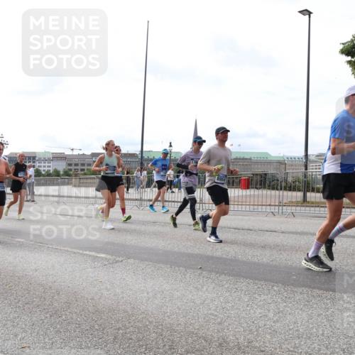 29.06.2025 - hella hamburg halbmarathon Lena Gebhardt http://msf.ph/oto/8314937 29.06.2025 10:22:16 Lombardsbrücke 19154, 13255, 7556, 176, 8954, 1003, 1158, 1187, 1191, 1250, 1294, 1419, 1598, 1958, 1963, 2009, 2022, 2063, 2172, 2315, 2351, 2353, 2514, 2744, 3050, 3108, 3172, 3430, 3457, 3458, 3511, 3606, 3768, 3910, 3946, 3995, 4046, 4113, 4114, 4131, 4289, 4366, 4556, 4559, 4829, 4969, 4970, 5079, 5641, 5838, 6030, 6048, 6049, 6303, 6307, 6347, 6676, 6820, 6826, 6881, 6977, 7075, 7097, 7162, 7672, 7794, 8431, 8511, 8855, 8860, 8884, 8954, 8959, 9002, 9062 meine-sportfotos.de