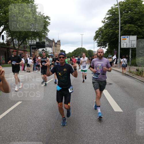 29.06.2025 - hella hamburg halbmarathon Yannick Fuchs http://msf.ph/oto/8314962 29.06.2025 10:50:44 20KM 1485, 1583, 1955, 2034, 2741, 3413, 3435, 3836, 4940, 5033, 5418, 5492, 6399, 6416, 6835, 7716, 8393, 8542, 8652, 8669, 8825, 9488, 9727, 9820, 9884, 9907, 9934, 10133, 10212, 11083, 11212, 11590, 11612, 12014, 12348, 12440, 12523, 12590, 12712, 13394, 13666, 13750, 13863, 14139, 14369, 14408, 14678, 15097, 15145, 15431, 15695, 15712, 15726, 16113, 16257, 16261, 16470, 16634, 17617, 17779, 18208, 18652, 18719, 18899, 19091, 19184 meine-sportfotos.de