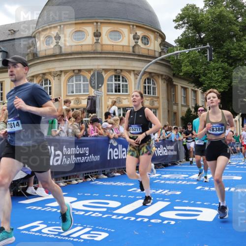 29.06.2025 - hella hamburg halbmarathon Strokosch-Dieckow http://msf.ph/oto/8315017 29.06.2025 10:57:41 Ziel 1239, 1715, 1719, 1972, 2034, 2606, 2652, 5391, 5457, 5458, 7269, 7833, 10133, 10599, 10703, 12440, 12523, 12774, 13523, 14571, 14737, 14951, 15217, 15220, 16418, 17201, 17455, 17769, 17814, 18388, 18508, 18727, 18985 meine-sportfotos.de