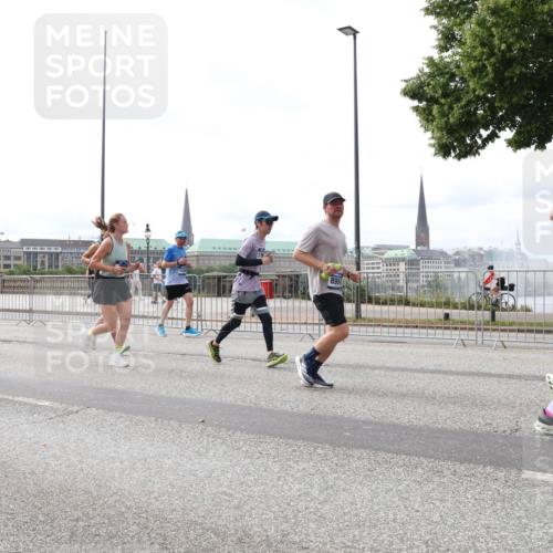 29.06.2025 - hella hamburg halbmarathon Lena Gebhardt http://msf.ph/oto/8315030 29.06.2025 10:22:16 Lombardsbrücke 13255, 8954, 1003, 1158, 1187, 1191, 1250, 1294, 1419, 1598, 1958, 1963, 2009, 2022, 2063, 2172, 2315, 2351, 2353, 2514, 2744, 3050, 3108, 3172, 3430, 3457, 3458, 3511, 3606, 3768, 3910, 3946, 3995, 4046, 4113, 4114, 4131, 4289, 4366, 4556, 4559, 4829, 4969, 4970, 5079, 5641, 5838, 6030, 6048, 6049, 6303, 6307, 6347, 6676, 6820, 6826, 6881, 6977, 7075, 7097, 7162, 7672, 7794, 8431, 8511, 8855, 8860, 8884, 8954, 8959, 9002, 9062 meine-sportfotos.de