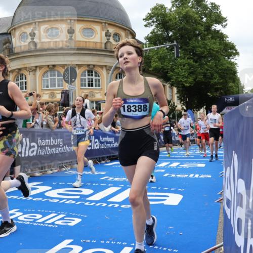 29.06.2025 - hella hamburg halbmarathon Strokosch-Dieckow http://msf.ph/oto/8315059 29.06.2025 10:57:42 Ziel 1239, 1715, 1719, 1972, 2034, 2606, 5391, 7269, 7833, 10133, 10599, 10703, 12440, 12523, 12774, 13523, 14571, 14737, 14951, 15217, 15220, 16418, 16517, 17201, 17455, 17769, 17814, 18388, 18508, 18727, 18985 meine-sportfotos.de