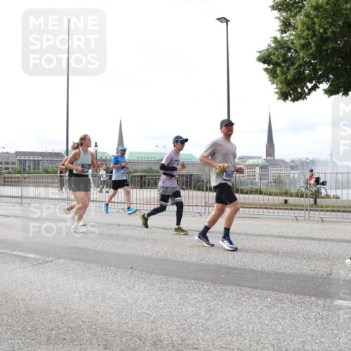 29.06.2025 - hella hamburg halbmarathon Lena Gebhardt http://msf.ph/oto/8315071 29.06.2025 10:22:16 Lombardsbrücke 13255, 895, 1003, 1158, 1187, 1191, 1250, 1294, 1419, 1598, 1958, 1963, 2009, 2022, 2063, 2172, 2315, 2351, 2353, 2514, 2744, 3050, 3108, 3172, 3430, 3457, 3458, 3511, 3606, 3768, 3910, 3946, 3995, 4046, 4113, 4114, 4131, 4289, 4366, 4556, 4559, 4829, 4969, 4970, 5079, 5641, 5838, 6030, 6048, 6049, 6303, 6307, 6347, 6676, 6820, 6826, 6881, 6977, 7075, 7097, 7162, 7672, 7794, 8431, 8511, 8855, 8860, 8884, 8954, 8959, 9002, 9062 meine-sportfotos.de