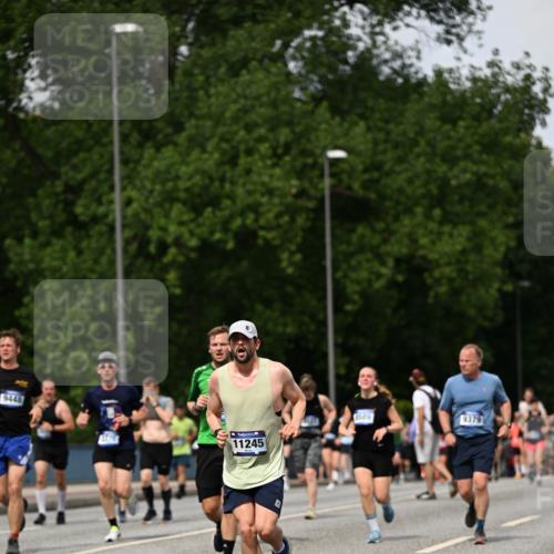 29.06.2025 - hella hamburg halbmarathon Dr. Thomas Lammeyer http://msf.ph/oto/8315099 29.06.2025 10:38:43 Kennedybrücke 1025, 1705, 2355, 2376, 2510, 2511, 2751, 2801, 3145, 3420, 3829, 4479, 4540, 4942, 5609, 6034, 6105, 6171, 6310, 6329, 6718, 6727, 6843, 7299, 7644, 8021, 8202, 8589, 8965, 9379, 9448, 9514, 10674, 11122, 11245 meine-sportfotos.de