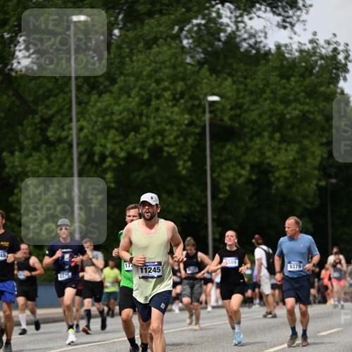29.06.2025 - hella hamburg halbmarathon Dr. Thomas Lammeyer http://msf.ph/oto/8315119 29.06.2025 10:38:43 Kennedybrücke 1025, 1705, 2355, 2376, 2510, 2511, 2751, 2801, 3145, 3420, 3829, 4479, 4540, 4942, 5609, 6034, 6105, 6171, 6310, 6329, 6718, 6727, 6843, 7299, 7644, 8021, 8202, 8589, 8965, 9379, 9448, 9514, 10674, 11122, 11245 meine-sportfotos.de