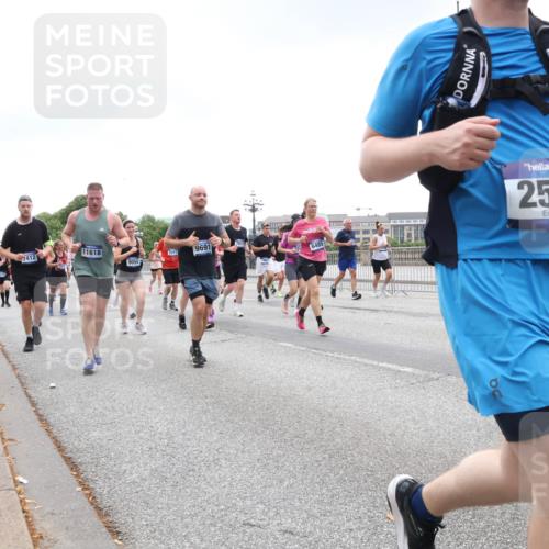 29.06.2025 - hella hamburg halbmarathon Lena Gebhardt http://msf.ph/oto/8315132 29.06.2025 10:47:07 Lombardsbrücke 1720, 412, 11618, 2211, 9691, 9050, 6485, 2556, 1073, 1185, 1286, 1363, 1371, 1375, 1463, 1523, 1593, 1607, 1704, 1720, 1961, 1999, 2162, 2211, 2320, 2327, 2537, 2555, 2556, 2665, 2981, 3277, 3406, 3407, 3734, 3823, 4184, 4202, 4239, 4296, 4325, 4342, 4483, 4806, 4895, 5111, 5114, 5700, 5796, 5895, 5953, 6485, 6496, 6740, 6879, 6995, 7073, 7412, 7430, 7431, 7630, 7631, 7827, 8105, 8131, 8486, 8553, 8684, 8706, 8915, 8953, 8967, 9018, 16987 meine-sportfotos.de