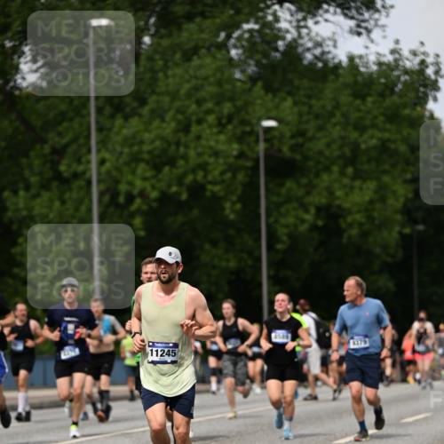 29.06.2025 - hella hamburg halbmarathon Dr. Thomas Lammeyer http://msf.ph/oto/8315162 29.06.2025 10:38:43 Kennedybrücke 1025, 1705, 2355, 2376, 2510, 2511, 2751, 2801, 3145, 3420, 3829, 4479, 4540, 4942, 5609, 6034, 6105, 6171, 6310, 6329, 6718, 6727, 6843, 7299, 7644, 8021, 8202, 8589, 8965, 9379, 9448, 9514, 10674, 11122, 11245 meine-sportfotos.de