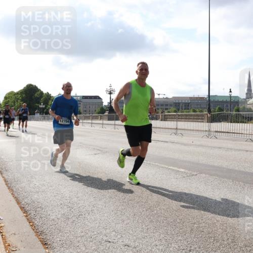 29.06.2025 - hella hamburg halbmarathon Lena Gebhardt http://msf.ph/oto/8315180 29.06.2025 09:47:26 Lombardsbrücke 12704, 1002, 1217, 1396, 1407, 1411, 1577, 1910, 1959, 2121, 2228, 2404, 2563, 2774, 2836, 2851, 3005, 3783, 3790, 3935, 4246, 4740, 5193, 5923, 5961, 6032, 6305, 6473, 6915, 7831, 7972, 8084, 8323, 8366, 8395, 9171, 9376, 9508, 9519, 10771, 11019, 11055, 11370, 11559, 11806, 12137, 12204, 12704, 12751, 13029, 13148, 13419, 13771, 13972, 13991, 14069, 14385, 14459, 16123, 17154, 18419 meine-sportfotos.de