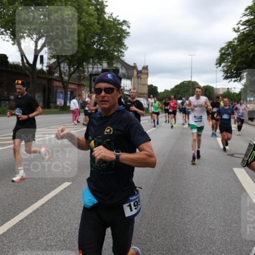 29.06.2025 - hella hamburg halbmarathon Yannick Fuchs http://msf.ph/oto/8315187 29.06.2025 10:50:45 20KM 1485, 1583, 1955, 2034, 2676, 2741, 3413, 3435, 3836, 4167, 4940, 5033, 5418, 5492, 6399, 6416, 6835, 7716, 8393, 8542, 8652, 8669, 8825, 9488, 9727, 9820, 9907, 9934, 10133, 10212, 11083, 11212, 11590, 11612, 12014, 12348, 12440, 12523, 12590, 12712, 13394, 13666, 13750, 13863, 14139, 14369, 14408, 14678, 15097, 15145, 15431, 15695, 15712, 15726, 16113, 16257, 16261, 16470, 16634, 17160, 17617, 17779, 18208, 18652, 18719, 18899, 19091, 19184 meine-sportfotos.de