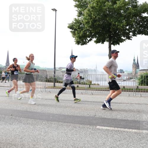 29.06.2025 - hella hamburg halbmarathon Lena Gebhardt http://msf.ph/oto/8315197 29.06.2025 10:22:17 Lombardsbrücke 13255, 14053, 1003, 1158, 1187, 1191, 1250, 1294, 1419, 1598, 1958, 1963, 2009, 2022, 2063, 2315, 2351, 2353, 2514, 2744, 2886, 3050, 3108, 3172, 3430, 3457, 3458, 3511, 3606, 3768, 3910, 3946, 3995, 4046, 4113, 4114, 4131, 4366, 4556, 4559, 4829, 4969, 4970, 5079, 5641, 5838, 6030, 6048, 6049, 6303, 6307, 6347, 6676, 6820, 6826, 6881, 6899, 6977, 7075, 7097, 7162, 7794, 8431, 8511, 8855, 8860, 8884, 8931, 8954, 8959, 9002, 9062 meine-sportfotos.de
