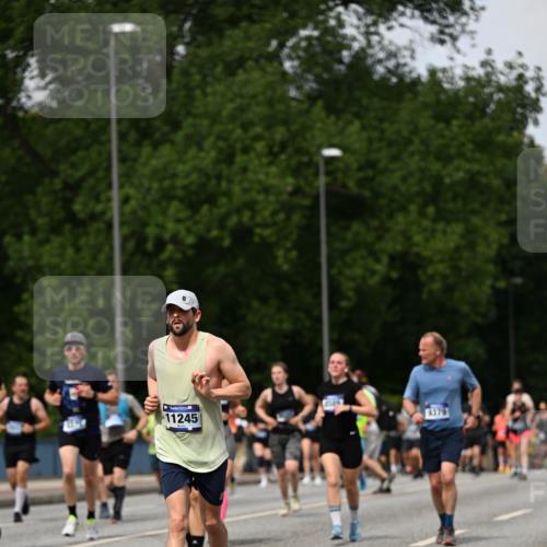 29.06.2025 - hella hamburg halbmarathon Dr. Thomas Lammeyer http://msf.ph/oto/8315200 29.06.2025 10:38:43 Kennedybrücke 1025, 1705, 2355, 2376, 2510, 2511, 2751, 2801, 3145, 3420, 3829, 4479, 4540, 4942, 5609, 6034, 6105, 6171, 6310, 6329, 6718, 6727, 6843, 7299, 7644, 8021, 8202, 8589, 8965, 9379, 9448, 9514, 10674, 11122, 11245 meine-sportfotos.de