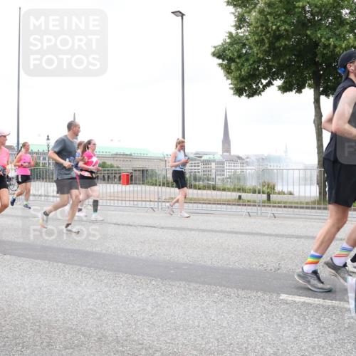 29.06.2025 - hella hamburg halbmarathon Lena Gebhardt http://msf.ph/oto/8315211 29.06.2025 10:56:47 Lombardsbrücke 18047, 9172, 3676, 1047, 1113, 1207, 2143, 2307, 2871, 2887, 2915, 2932, 2991, 3348, 3387, 3418, 3438, 3470, 3485, 3516, 3517, 3520, 3614, 3675, 3676, 3953, 3987, 4094, 4118, 4568, 4569, 4773, 5237, 5438, 5589, 5693, 5757, 5911, 5944, 6284, 6348, 6349, 6690, 6981, 7090, 7307, 7381, 7416, 7417, 7711, 7964, 8108, 8150, 8197, 8546, 8606, 8766, 8939, 8943, 9172, 9210, 9298, 9299, 9383, 9910, 9948, 9953, 10555, 10569, 10571 meine-sportfotos.de