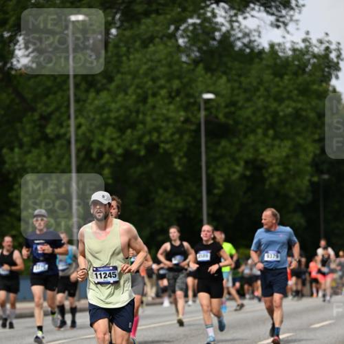 29.06.2025 - hella hamburg halbmarathon Dr. Thomas Lammeyer http://msf.ph/oto/8315226 29.06.2025 10:38:44 Kennedybrücke 1025, 1705, 2355, 2376, 2510, 2511, 2751, 2801, 3145, 3420, 3829, 4479, 4540, 4942, 5453, 5609, 6034, 6105, 6171, 6310, 6329, 6718, 6727, 6843, 7299, 7644, 8021, 8589, 8965, 9379, 9448, 9514, 10674, 11122, 11245 meine-sportfotos.de