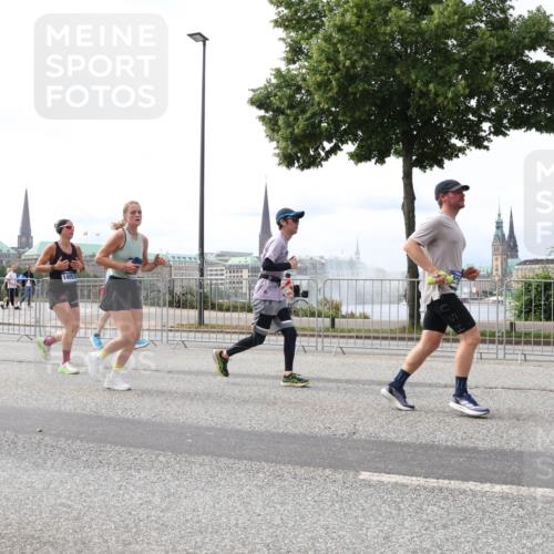 29.06.2025 - hella hamburg halbmarathon Lena Gebhardt http://msf.ph/oto/8315234 29.06.2025 10:22:17 Lombardsbrücke 13255, 14053, 1003, 1158, 1187, 1191, 1250, 1294, 1419, 1598, 1958, 1963, 2009, 2022, 2063, 2315, 2351, 2353, 2514, 2744, 2886, 3050, 3108, 3172, 3430, 3457, 3458, 3511, 3606, 3768, 3910, 3946, 3995, 4046, 4113, 4114, 4131, 4366, 4556, 4559, 4829, 4969, 4970, 5079, 5641, 5838, 6030, 6048, 6049, 6303, 6307, 6347, 6676, 6820, 6826, 6881, 6899, 6977, 7075, 7097, 7162, 7794, 8431, 8511, 8855, 8860, 8884, 8931, 8954, 8959, 9002, 9062 meine-sportfotos.de
