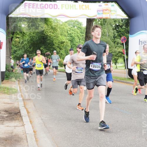 29.06.2025 - hella hamburg halbmarathon MichiJ http://msf.ph/oto/8315240 29.06.2025 10:36:32 Zwischen KM18-KM19 1320, 1537, 2516, 3976, 3985, 4183, 4185, 4933, 5024, 5460, 5705, 8302, 9126, 9638, 9649, 9965, 10053, 10750, 11467, 12035, 12840, 15519, 15917, 16000, 17127, 18350, 18598 meine-sportfotos.de