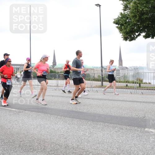 29.06.2025 - hella hamburg halbmarathon Lena Gebhardt http://msf.ph/oto/8315282 29.06.2025 10:56:47 Lombardsbrücke 18047, 1047, 1113, 1207, 2143, 2307, 2871, 2887, 2915, 2932, 2991, 3348, 3387, 3418, 3438, 3470, 3485, 3516, 3517, 3520, 3614, 3675, 3676, 3953, 3987, 4094, 4118, 4568, 4569, 4773, 5237, 5438, 5589, 5693, 5757, 5911, 5944, 6284, 6348, 6349, 6690, 6981, 7090, 7307, 7381, 7416, 7417, 7711, 7964, 8108, 8150, 8197, 8546, 8606, 8766, 8939, 8943, 9172, 9210, 9298, 9299, 9383, 9910, 9948, 9953, 10555, 10569, 10571 meine-sportfotos.de