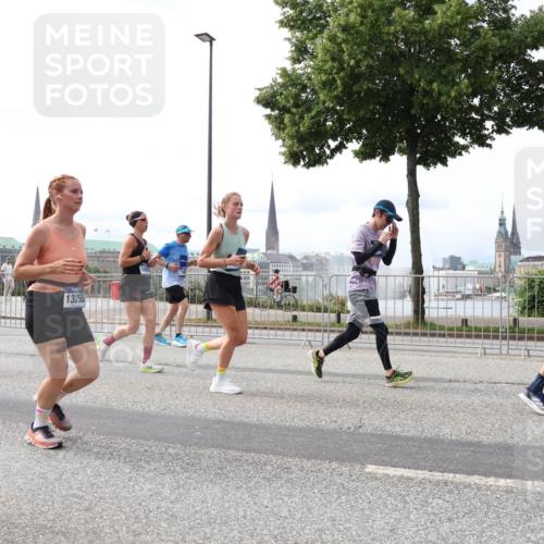 29.06.2025 - hella hamburg halbmarathon Lena Gebhardt http://msf.ph/oto/8315305 29.06.2025 10:22:17 Lombardsbrücke 8884, 13255, 1003, 1158, 1187, 1191, 1250, 1294, 1419, 1598, 1958, 1963, 2009, 2022, 2063, 2315, 2351, 2353, 2514, 2744, 2886, 3050, 3108, 3172, 3430, 3457, 3458, 3511, 3606, 3768, 3910, 3946, 3995, 4046, 4113, 4114, 4131, 4366, 4556, 4559, 4829, 4969, 4970, 5079, 5641, 5838, 6030, 6048, 6049, 6303, 6307, 6347, 6676, 6820, 6826, 6881, 6899, 6977, 7075, 7097, 7162, 7794, 8431, 8511, 8855, 8860, 8884, 8931, 8954, 8959, 9002, 9062 meine-sportfotos.de