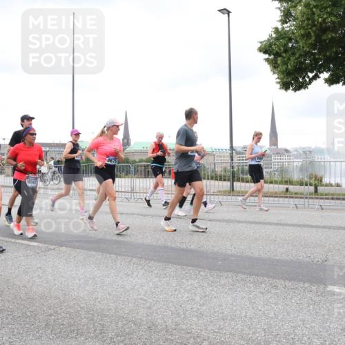 29.06.2025 - hella hamburg halbmarathon Lena Gebhardt http://msf.ph/oto/8315316 29.06.2025 10:56:47 Lombardsbrücke 4094, 10571, 18047, 3675, 1047, 1113, 1207, 2143, 2307, 2871, 2887, 2915, 2932, 2991, 3348, 3387, 3418, 3438, 3470, 3485, 3516, 3517, 3520, 3614, 3675, 3676, 3953, 3987, 4094, 4118, 4568, 4569, 4773, 5237, 5438, 5589, 5693, 5757, 5911, 5944, 6284, 6348, 6349, 6690, 6981, 7090, 7307, 7381, 7416, 7417, 7711, 7964, 8108, 8150, 8197, 8546, 8606, 8766, 8939, 8943, 9172, 9210, 9298, 9299, 9383, 9910, 9948, 9953, 10555, 10569, 10571 meine-sportfotos.de