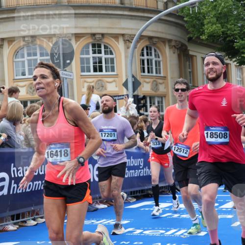 29.06.2025 - hella hamburg halbmarathon Strokosch-Dieckow http://msf.ph/oto/8315323 29.06.2025 10:57:46 Ziel 1715, 1719, 1972, 2034, 2806, 2883, 5391, 7138, 7269, 7833, 9820, 10133, 10599, 10703, 12440, 12523, 12774, 13376, 13523, 14737, 15217, 16418, 16517, 17201, 17455, 17543, 18388, 18492, 18508, 18727, 18985 meine-sportfotos.de