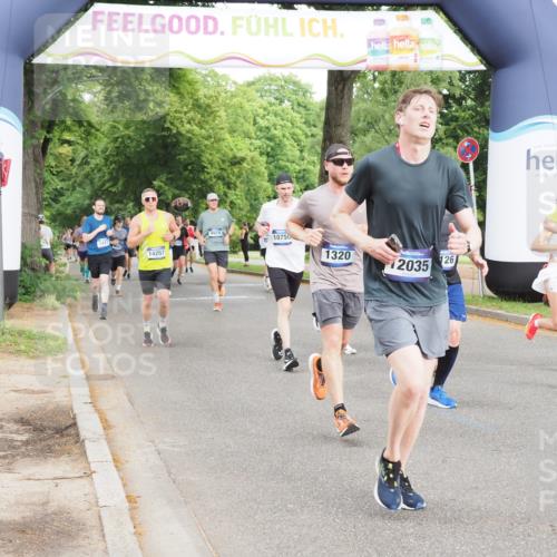29.06.2025 - hella hamburg halbmarathon MichiJ http://msf.ph/oto/8315324 29.06.2025 10:36:32 Zwischen KM18-KM19 1320, 1537, 2516, 3976, 3985, 4183, 4185, 4933, 5024, 5460, 5705, 8302, 9126, 9638, 9649, 9965, 10053, 10750, 11467, 12035, 12840, 15519, 15917, 16000, 17127, 18350, 18598 meine-sportfotos.de