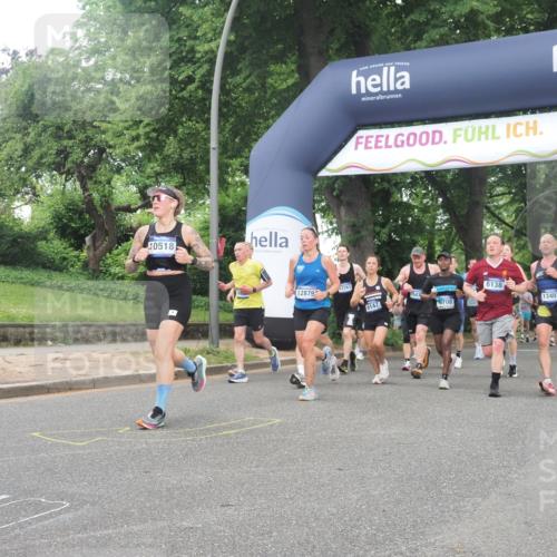 29.06.2025 - hella hamburg halbmarathon KatJ http://msf.ph/oto/8315373 29.06.2025 10:45:17 Zwischen KM18-KM19 1319, 4319, 4379, 4708, 5084, 6138, 6147, 6531, 8744 meine-sportfotos.de