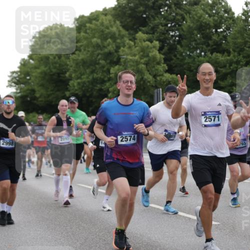 29.06.2025 - hella hamburg halbmarathon Jannik Wohlers http://msf.ph/oto/8315383 29.06.2025 10:38:48 Lombardsbrücke 1760, 1856, 1883, 2092, 2571, 2574, 2843, 2893, 2998, 3275, 3727, 3745, 4410, 4523, 4659, 4882, 6062, 6112, 6611, 7341, 7506, 7524, 7589, 7815, 8243, 8457, 9393, 9420, 9446, 9974, 9977, 10001, 10072, 10315, 10516, 10696, 11129, 11201, 11313, 11381, 11382, 11533, 11729, 12090, 12092, 12391, 12410, 12745, 13060, 13461, 13922, 14856, 14871, 14956, 15112, 15262, 15765, 16335, 16382, 16841, 16866, 16869, 16883, 16884, 17313, 17368, 17536 meine-sportfotos.de