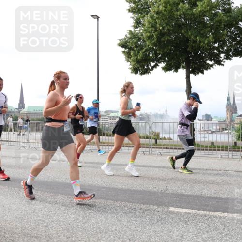 29.06.2025 - hella hamburg halbmarathon Lena Gebhardt http://msf.ph/oto/8315385 29.06.2025 10:22:17 Lombardsbrücke 888, 13, 1003, 1158, 1187, 1191, 1250, 1294, 1419, 1598, 1958, 1963, 2009, 2022, 2063, 2315, 2351, 2353, 2514, 2744, 2886, 3050, 3108, 3172, 3430, 3457, 3458, 3511, 3606, 3768, 3910, 3946, 3995, 4046, 4113, 4114, 4131, 4366, 4556, 4559, 4829, 4969, 4970, 5079, 5641, 5838, 6030, 6048, 6049, 6303, 6307, 6347, 6676, 6820, 6826, 6881, 6899, 6977, 7075, 7097, 7162, 7794, 8431, 8511, 8855, 8860, 8884, 8931, 8954, 8959, 9002, 9062 meine-sportfotos.de