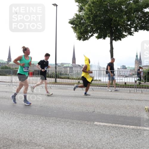 29.06.2025 - hella hamburg halbmarathon Lena Gebhardt http://msf.ph/oto/8315397 29.06.2025 10:37:24 Lombardsbrücke 582, 5940, 5146, 1022, 1276, 1337, 1339, 1488, 1490, 1597, 1819, 2016, 2031, 2072, 2104, 2199, 2272, 2480, 2486, 2640, 3127, 3165, 3633, 3714, 4097, 4347, 4733, 5146, 5171, 5186, 5224, 5538, 5560, 5640, 5786, 5790, 5875, 5940, 6172, 6243, 6584, 6804, 6821, 6955, 7085, 7124, 7202, 7235, 7544, 7707, 7777, 7823, 8007, 8257, 8258, 8315, 8758, 8811, 8843, 9054, 9055, 9524, 10506, 12123, 12254, 12472, 12824, 16680, 17798 meine-sportfotos.de