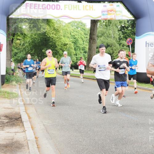 29.06.2025 - hella hamburg halbmarathon MichiJ http://msf.ph/oto/8315430 29.06.2025 10:36:33 Zwischen KM18-KM19 1320, 1537, 2516, 3976, 3985, 4183, 4185, 4933, 5460, 5705, 8302, 9126, 9638, 9649, 9924, 9965, 10053, 10750, 11467, 12035, 12840, 14257, 16000, 17127, 17753, 18350, 18598 meine-sportfotos.de