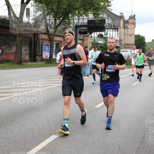 29.06.2025 - hella hamburg halbmarathon Yannick Fuchs http://msf.ph/oto/8315432 29.06.2025 10:50:45 20KM 1485, 1583, 1955, 2034, 2676, 2741, 3413, 3435, 3836, 4167, 4940, 5033, 5418, 5492, 6399, 6416, 6835, 7716, 8393, 8542, 8652, 8669, 8825, 9488, 9727, 9820, 9907, 9934, 10133, 10212, 11083, 11212, 11590, 11612, 12014, 12348, 12440, 12523, 12590, 12712, 13394, 13666, 13750, 13863, 14139, 14369, 14408, 14678, 15097, 15145, 15431, 15695, 15712, 15726, 16113, 16257, 16261, 16470, 16634, 17160, 17617, 17779, 18208, 18652, 18719, 18899, 19091, 19184 meine-sportfotos.de