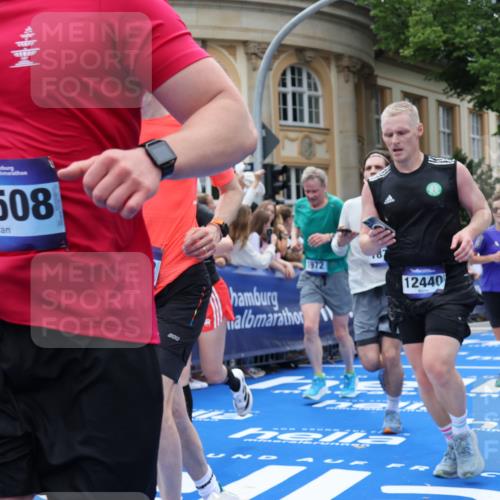 29.06.2025 - hella hamburg halbmarathon Strokosch-Dieckow http://msf.ph/oto/8315455 29.06.2025 10:57:47 Ziel 1715, 1719, 1972, 2034, 2806, 2883, 5391, 7138, 7269, 7833, 9820, 10133, 10599, 10703, 11394, 12440, 12523, 12774, 13376, 13523, 14737, 15349, 16418, 16517, 17201, 17455, 17543, 18492, 18508, 18727, 18985 meine-sportfotos.de