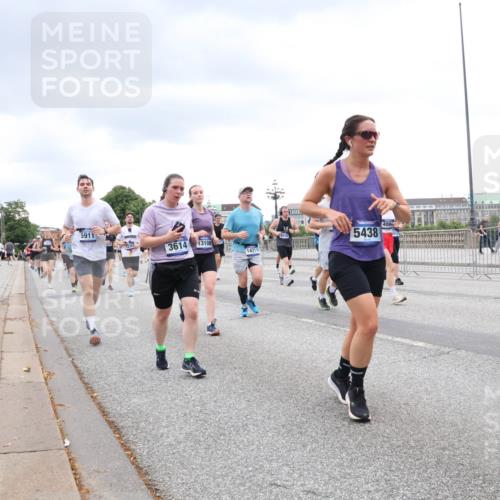 29.06.2025 - hella hamburg halbmarathon Lena Gebhardt http://msf.ph/oto/8315556 29.06.2025 10:56:49 Lombardsbrücke 5911, 3614, 13108, 5438, 14711, 4094, 11089, 1047, 1113, 1207, 2143, 2307, 2871, 2887, 2915, 2932, 2991, 3348, 3387, 3418, 3438, 3470, 3485, 3516, 3517, 3520, 3614, 3675, 3676, 3953, 3987, 4094, 4118, 4241, 4568, 4569, 4773, 5057, 5237, 5438, 5589, 5693, 5911, 5944, 6284, 6348, 6349, 6690, 6981, 7090, 7307, 7381, 7416, 7417, 7711, 7964, 8039, 8108, 8150, 8197, 8546, 8606, 8766, 8939, 8943, 9172, 9210, 9298, 9299, 9383, 9910, 10555, 10569, 10571 meine-sportfotos.de