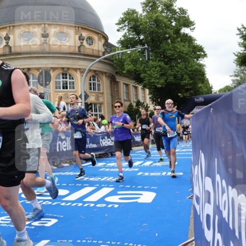29.06.2025 - hella hamburg halbmarathon Strokosch-Dieckow http://msf.ph/oto/8315588 29.06.2025 10:57:48 Ziel 1715, 1719, 1972, 2034, 2806, 2883, 3575, 5391, 7138, 7159, 7269, 7833, 9820, 10133, 10599, 10703, 11394, 12440, 12523, 13376, 14737, 14881, 15349, 16418, 16517, 17201, 17455, 17543, 18492, 18508, 18727, 18985 meine-sportfotos.de