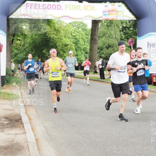 29.06.2025 - hella hamburg halbmarathon MichiJ http://msf.ph/oto/8315607 29.06.2025 10:36:33 Zwischen KM18-KM19 1320, 1537, 2516, 3976, 3985, 4183, 4185, 4933, 5460, 5705, 8302, 9126, 9638, 9649, 9924, 9965, 10053, 10750, 11467, 12035, 12840, 14257, 16000, 17127, 17753, 18350, 18598 meine-sportfotos.de